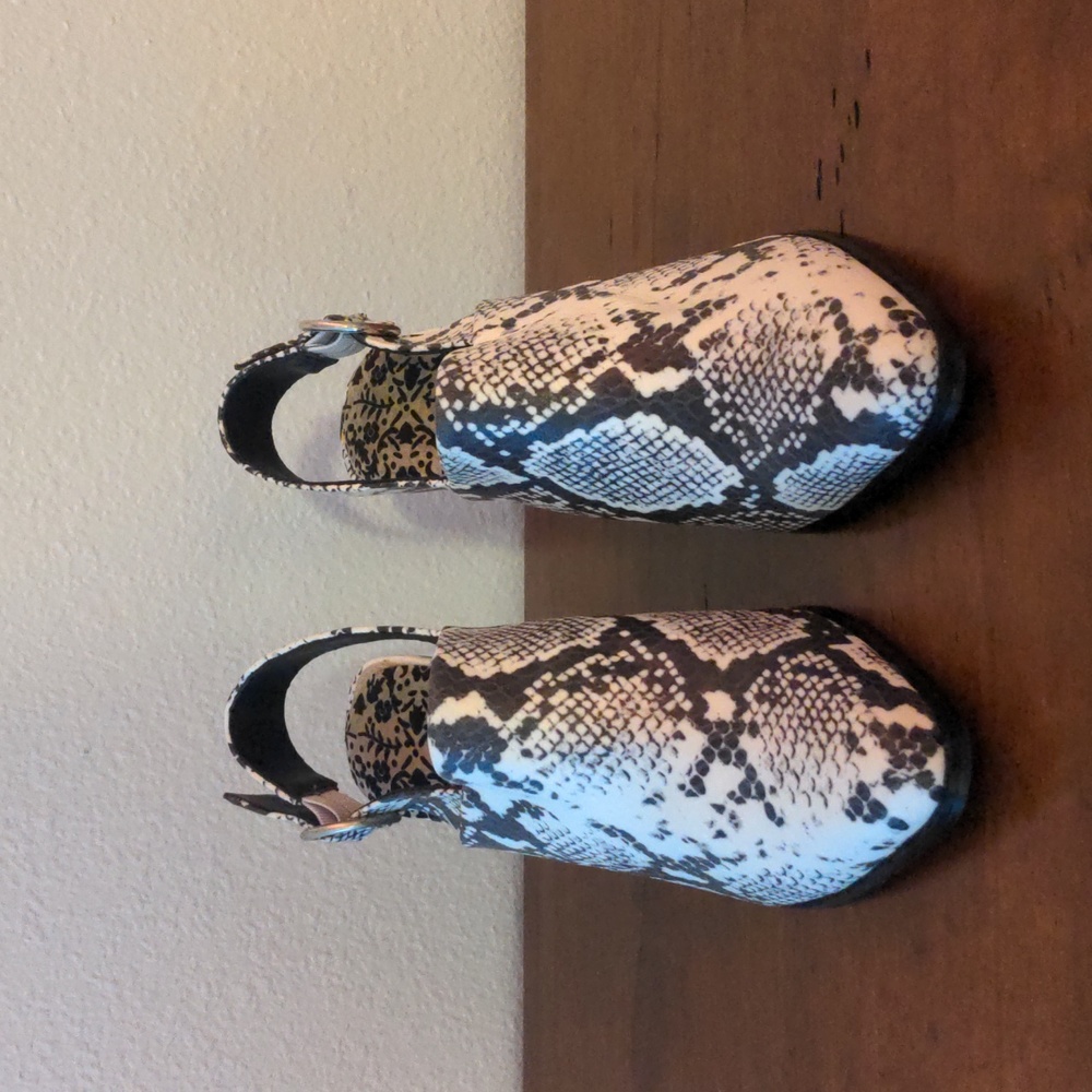 Justfab 'Dion' snake print chunk heel booties - Picture 3 of 6